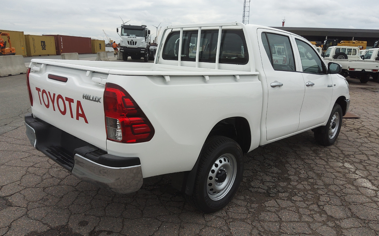 Nový Pick-up Toyota Hilux / Revo Pick-up double cabin pack security 2.4L Turbo Diesel Manual: obrázek 6