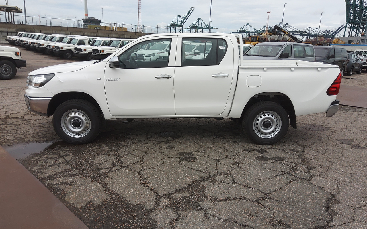Toyota Hilux / Revo Pick-up double cabin pack security 2.4L Turbo Diesel Manual - Pick-up: obrázek 3 Toyota Hilux / Revo Pick-up double cabin pack security 2.4L Turbo Diesel Manual - Pick-up: obrázek 3