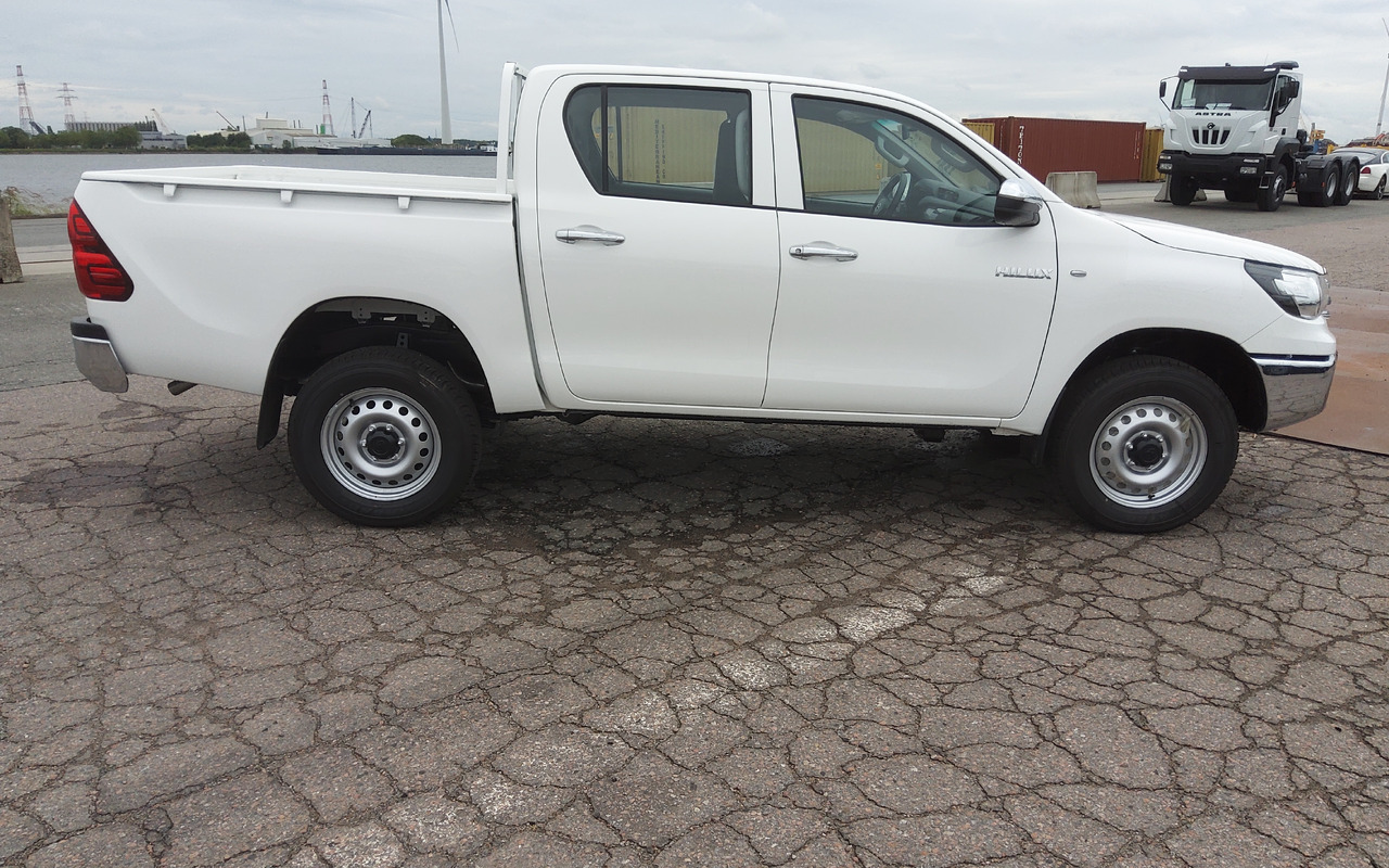 Nový Pick-up Toyota Hilux / Revo Pick-up double cabin pack security 2.4L Turbo Diesel Manual: obrázek 7