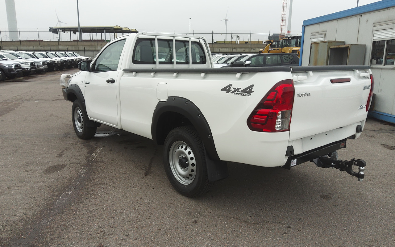 Toyota Hilux / Revo RHD Pick-up single Cab 2.8L Diesel Manual - Pick-up: obrázek 4 Toyota Hilux / Revo RHD Pick-up single Cab 2.8L Diesel Manual - Pick-up: obrázek 4