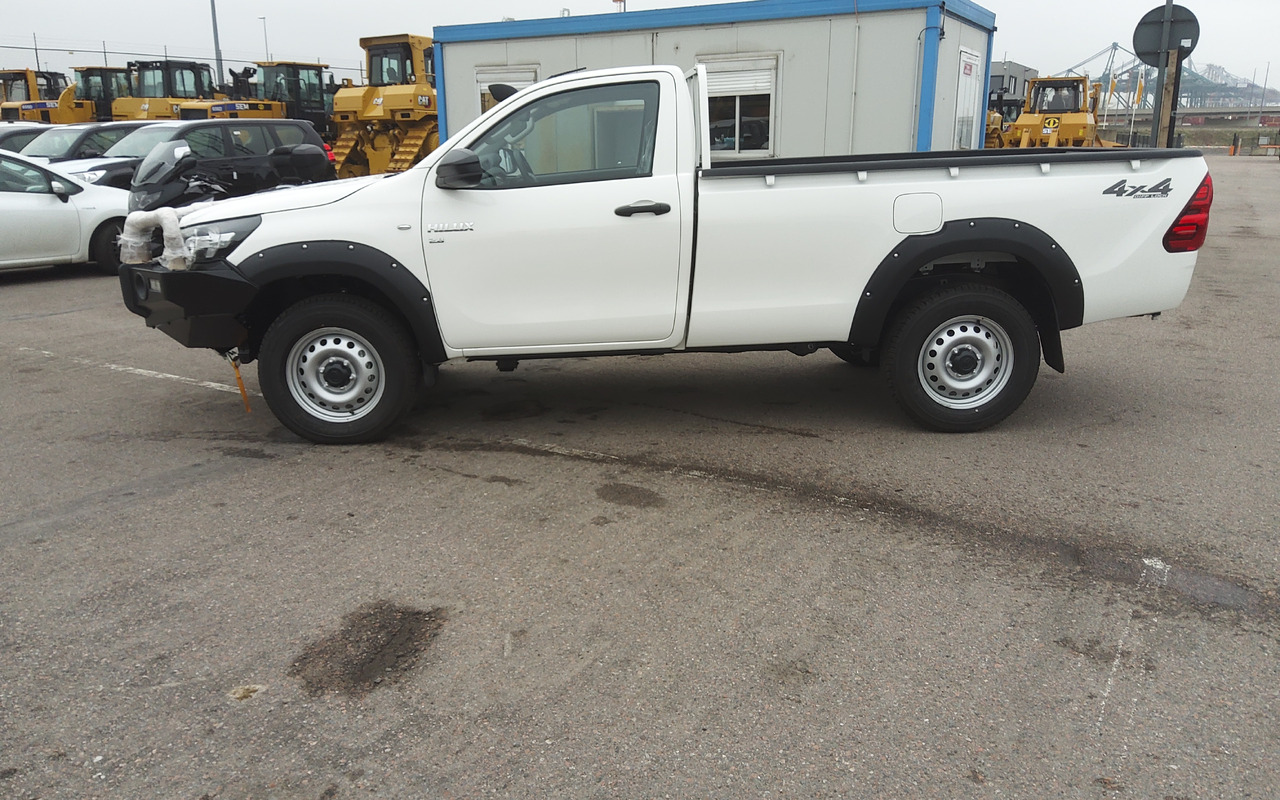Toyota Hilux / Revo RHD Pick-up single Cab 2.8L Diesel Manual - Pick-up: obrázek 3 Toyota Hilux / Revo RHD Pick-up single Cab 2.8L Diesel Manual - Pick-up: obrázek 3