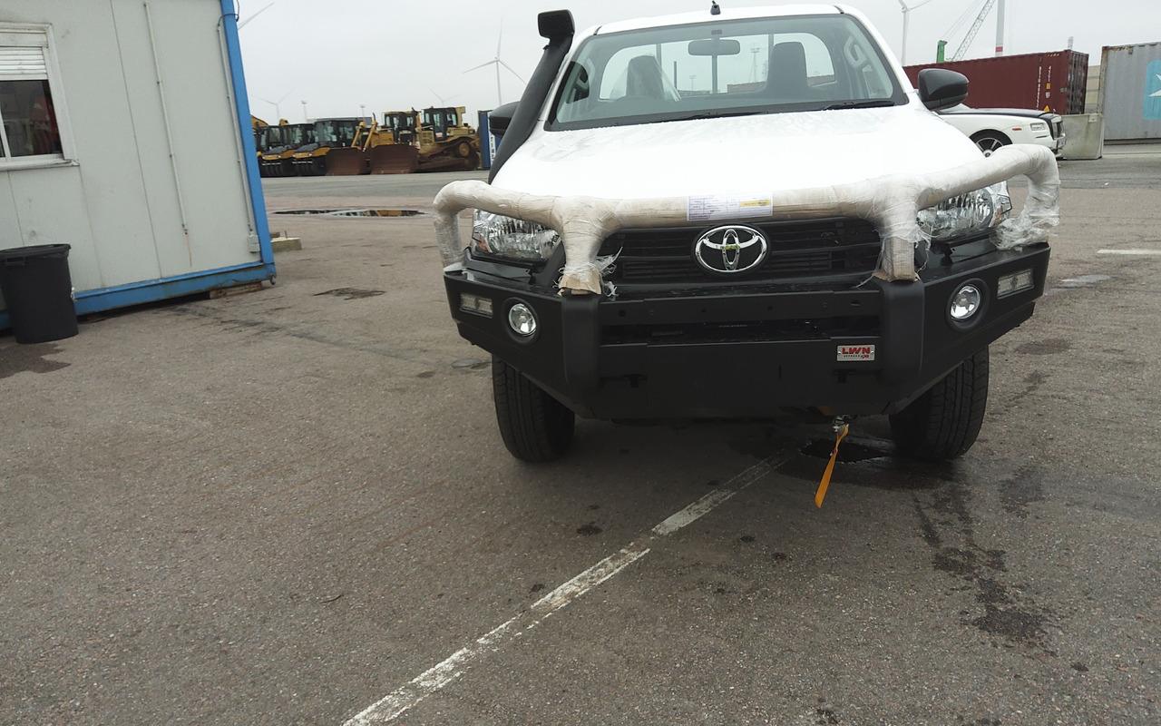 Toyota Hilux / Revo RHD Pick-up single Cab 2.8L Diesel Manual - Pick-up: obrázek 2 Toyota Hilux / Revo RHD Pick-up single Cab 2.8L Diesel Manual - Pick-up: obrázek 2