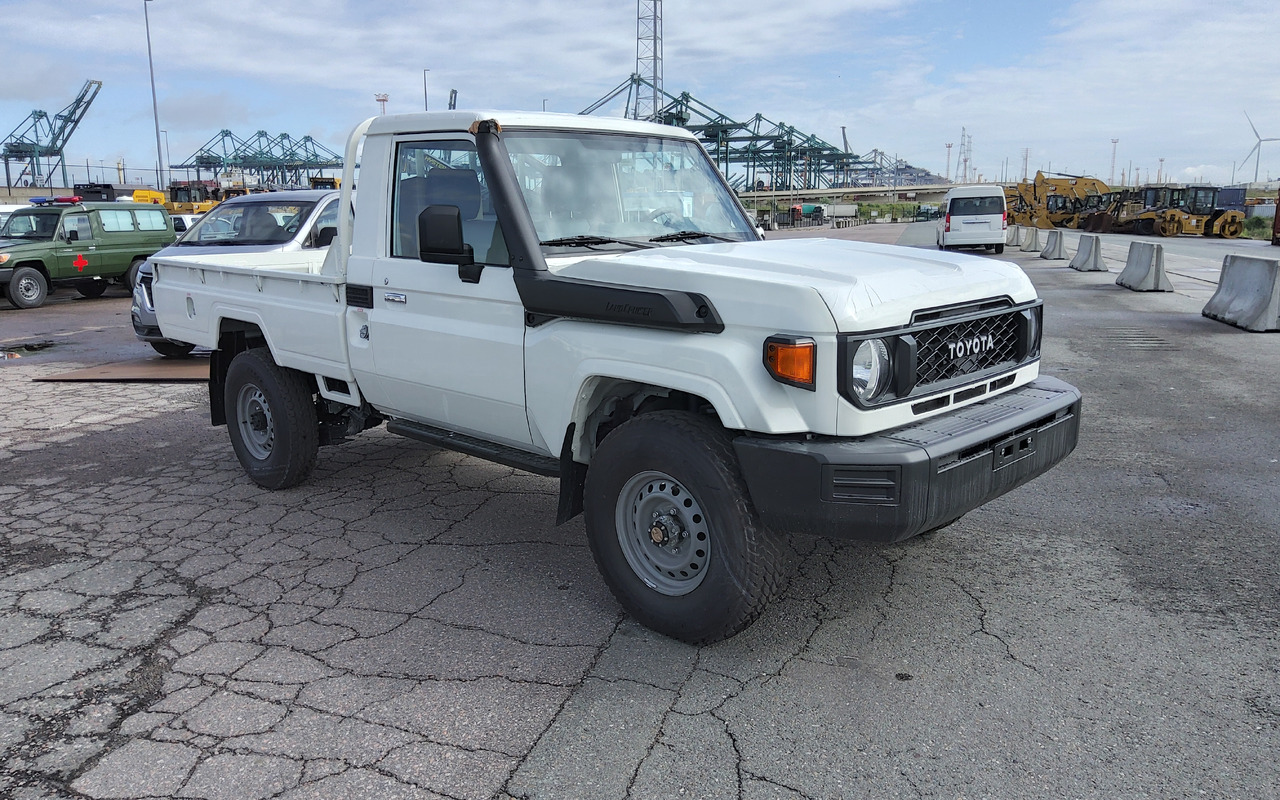 Toyota Land cruiser 79 hzj 79 single cab 4.2L Diesel Manual FACELIFT DIFF LOCK+FREEWHEEL HUB - Pick-up: obrázek 3 Toyota Land cruiser 79 hzj 79 single cab 4.2L Diesel Manual FACELIFT DIFF LOCK+FREEWHEEL HUB - Pick-up: obrázek 3