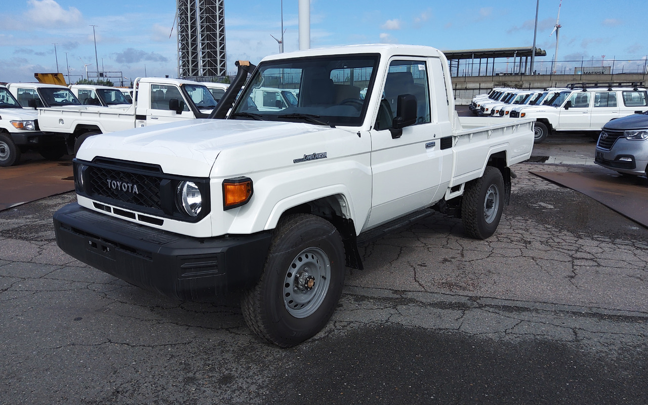 Toyota Land cruiser 79 hzj 79 single cab 4.2L Diesel Manual FACELIFT DIFF LOCK+FREEWHEEL HUB - Pick-up: obrázek 1 Toyota Land cruiser 79 hzj 79 single cab 4.2L Diesel Manual FACELIFT DIFF LOCK+FREEWHEEL HUB - Pick-up: obrázek 1