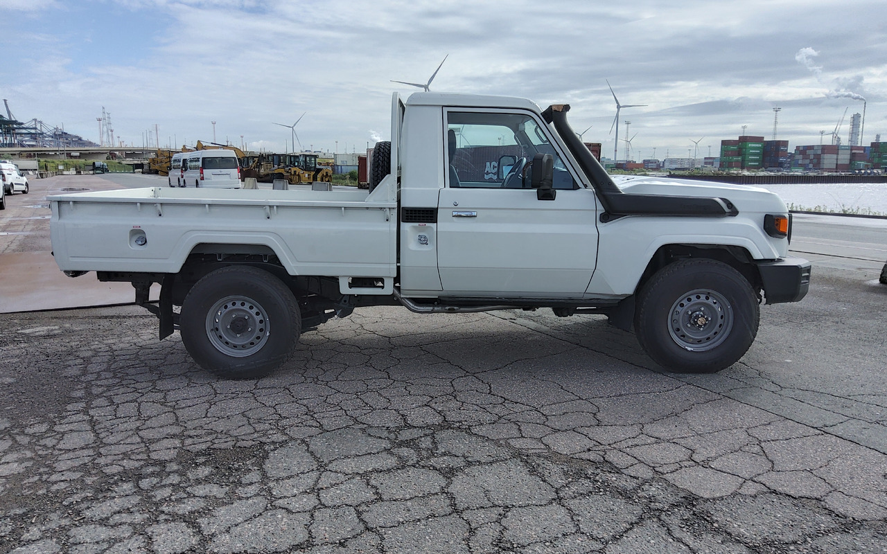 Toyota Land cruiser 79 hzj 79 single cab 4.2L Diesel Manual FACELIFT DIFF LOCK+FREEWHEEL HUB - Pick-up: obrázek 2 Toyota Land cruiser 79 hzj 79 single cab 4.2L Diesel Manual FACELIFT DIFF LOCK+FREEWHEEL HUB - Pick-up: obrázek 2