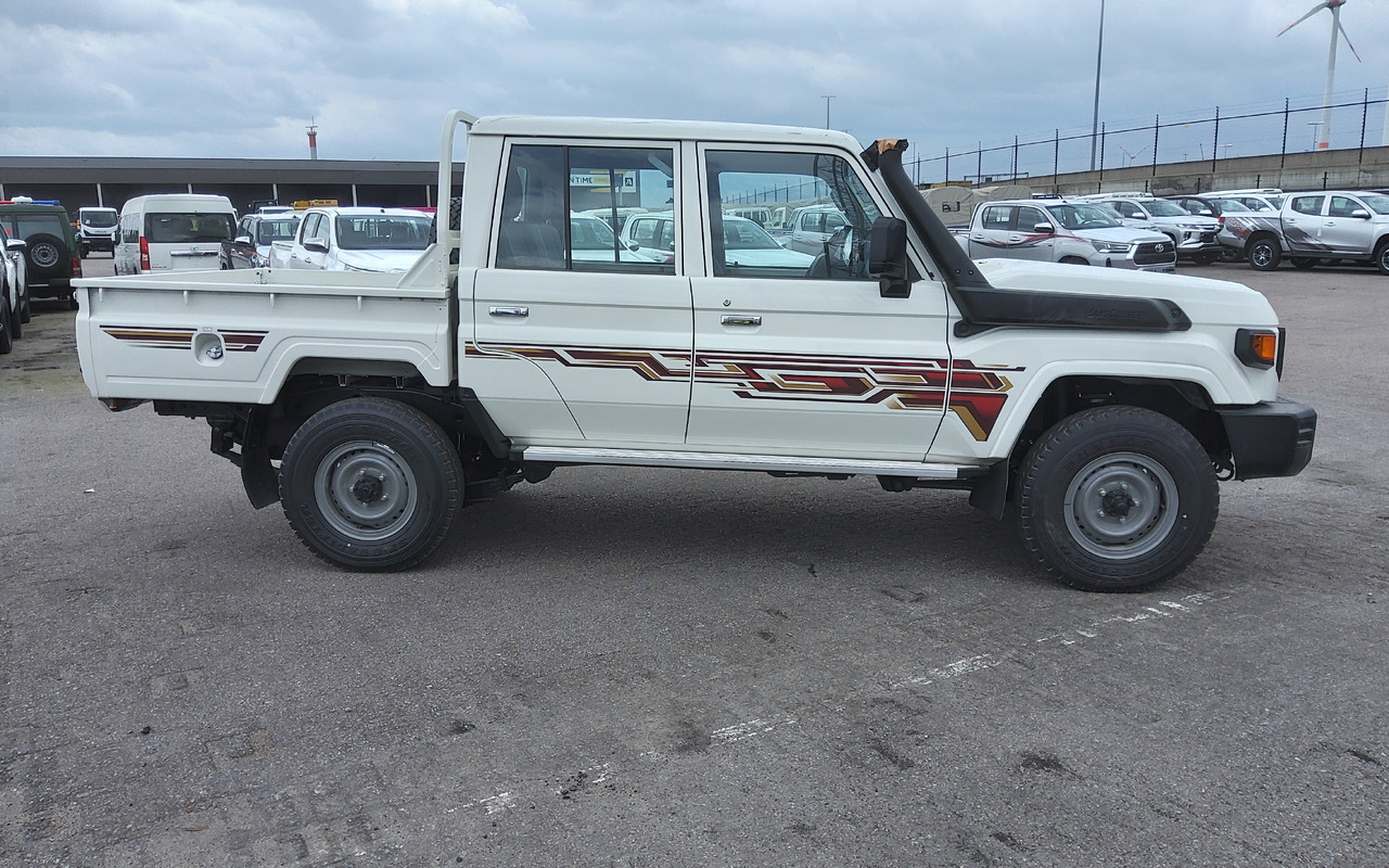Toyota Toyota Land cruiser 79 grj double cabin 4.0L Petrol Manual 5 SEATS/PLACES - Pick-up: obrázek 2 Toyota Toyota Land cruiser 79 grj double cabin 4.0L Petrol Manual 5 SEATS/PLACES - Pick-up: obrázek 2