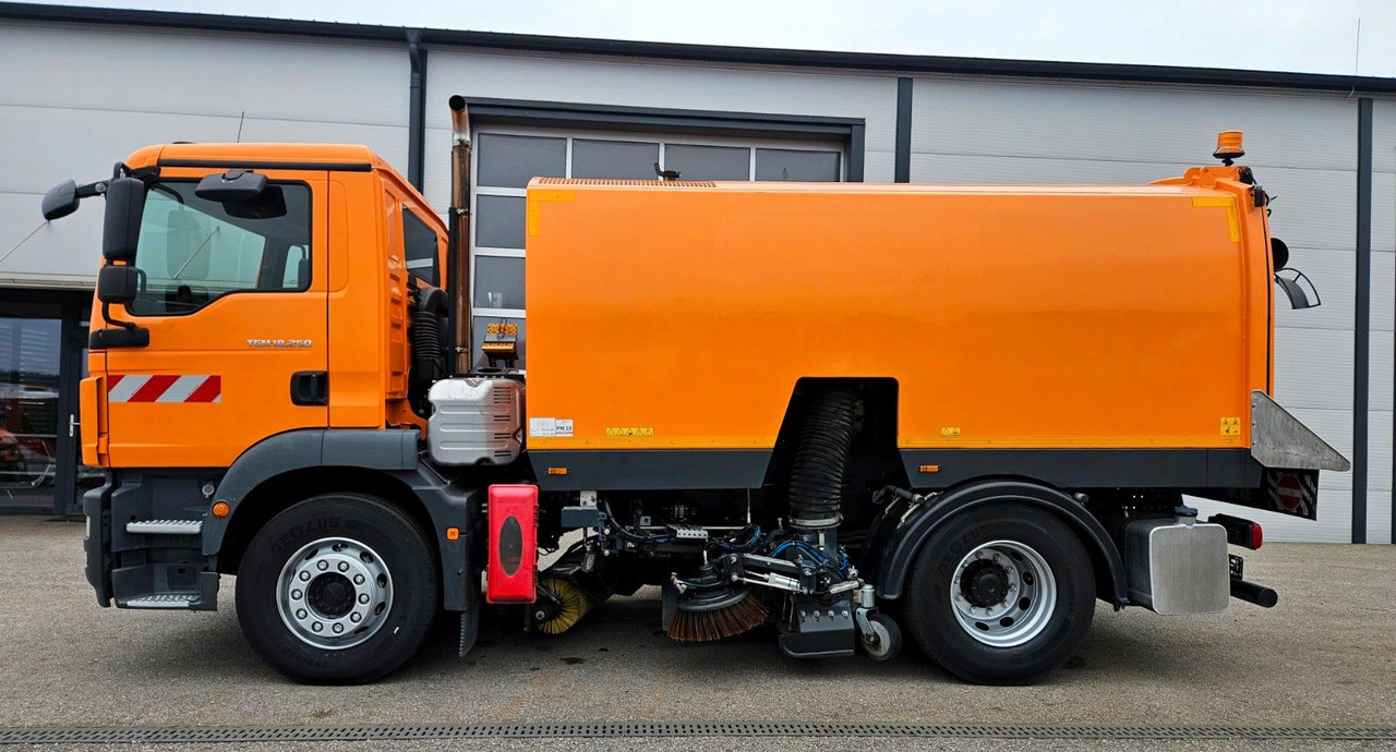 MAN TGM 18.250 Euro6 BROCK SL200 L+R Aufbaumotor - Zametací vůz: obrázek 2 MAN TGM 18.250 Euro6 BROCK SL200 L+R Aufbaumotor - Zametací vůz: obrázek 2