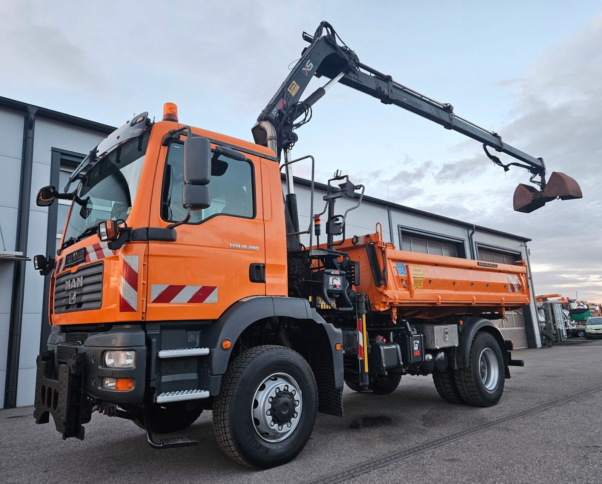 MAN TGM 18.280 4x4 HIAB 111-3 Funk Kran Winterdienst - Sklápěč, Auto s hydraulickou rukou: obrázek 1 MAN TGM 18.280 4x4 HIAB 111-3 Funk Kran Winterdienst - Sklápěč, Auto s hydraulickou rukou: obrázek 1