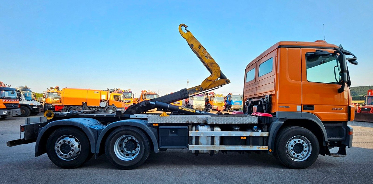 Mercedes-Benz Actros 2532 6x2 MP3 Euro5 - Hákový nosič kontejnerů: obrázek 5 Mercedes-Benz Actros 2532 6x2 MP3 Euro5 - Hákový nosič kontejnerů: obrázek 5