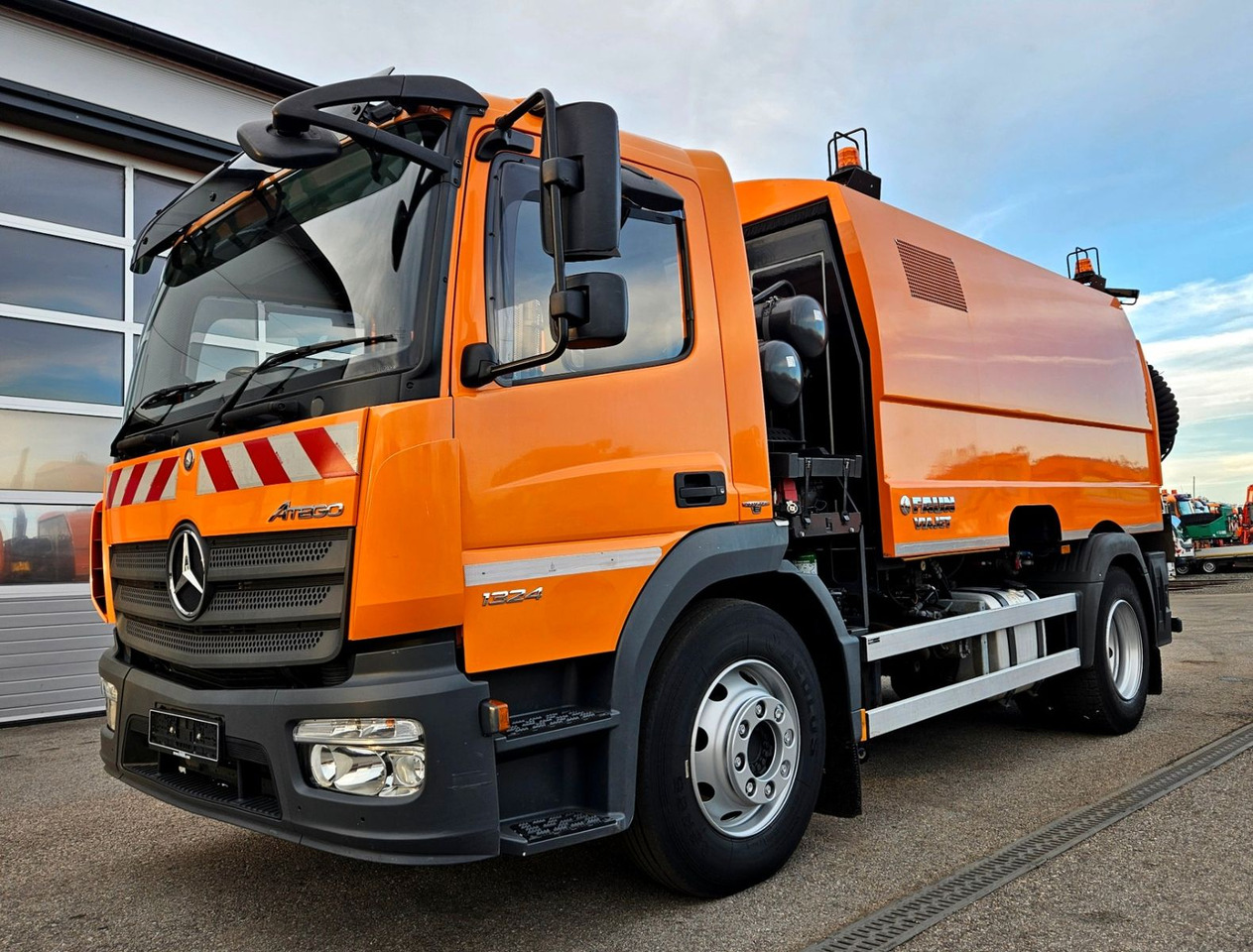 Mercedes-Benz Atego 1324 Euro6 FAUN Viajet 6 Aufbaumotor - Zametací vůz: obrázek 4 Mercedes-Benz Atego 1324 Euro6 FAUN Viajet 6 Aufbaumotor - Zametací vůz: obrázek 4
