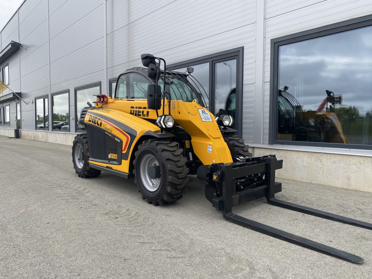 Dieci Mini Agri 20.4 SMART 37 kW - Teleskopický manipulátor: obrázek 3 Dieci Mini Agri 20.4 SMART 37 kW - Teleskopický manipulátor: obrázek 3
