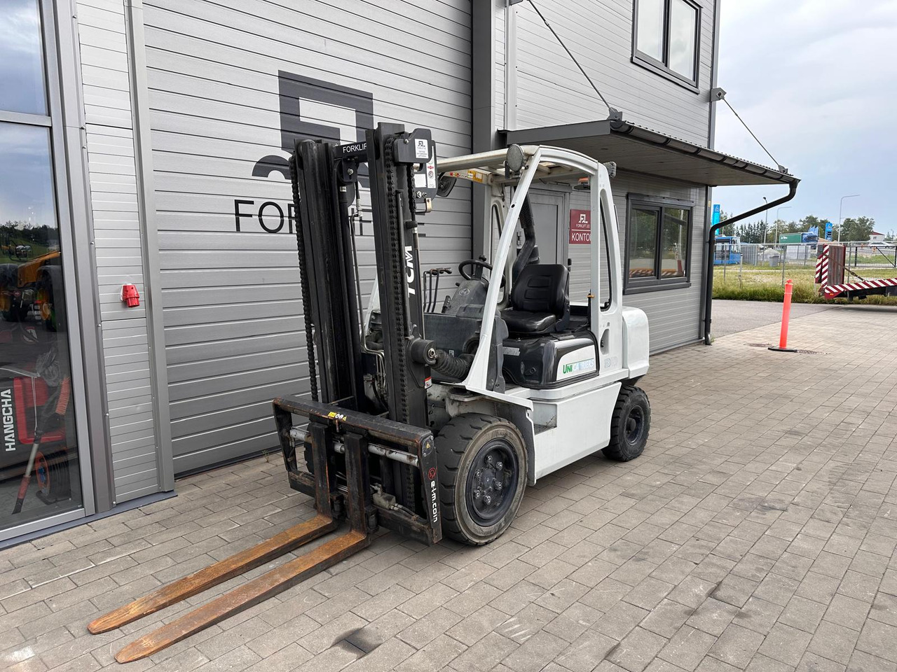 Unicarriers YG1D2A30Q - Dieselový vysokozdvižný vozík: obrázek 1 Unicarriers YG1D2A30Q - Dieselový vysokozdvižný vozík: obrázek 1