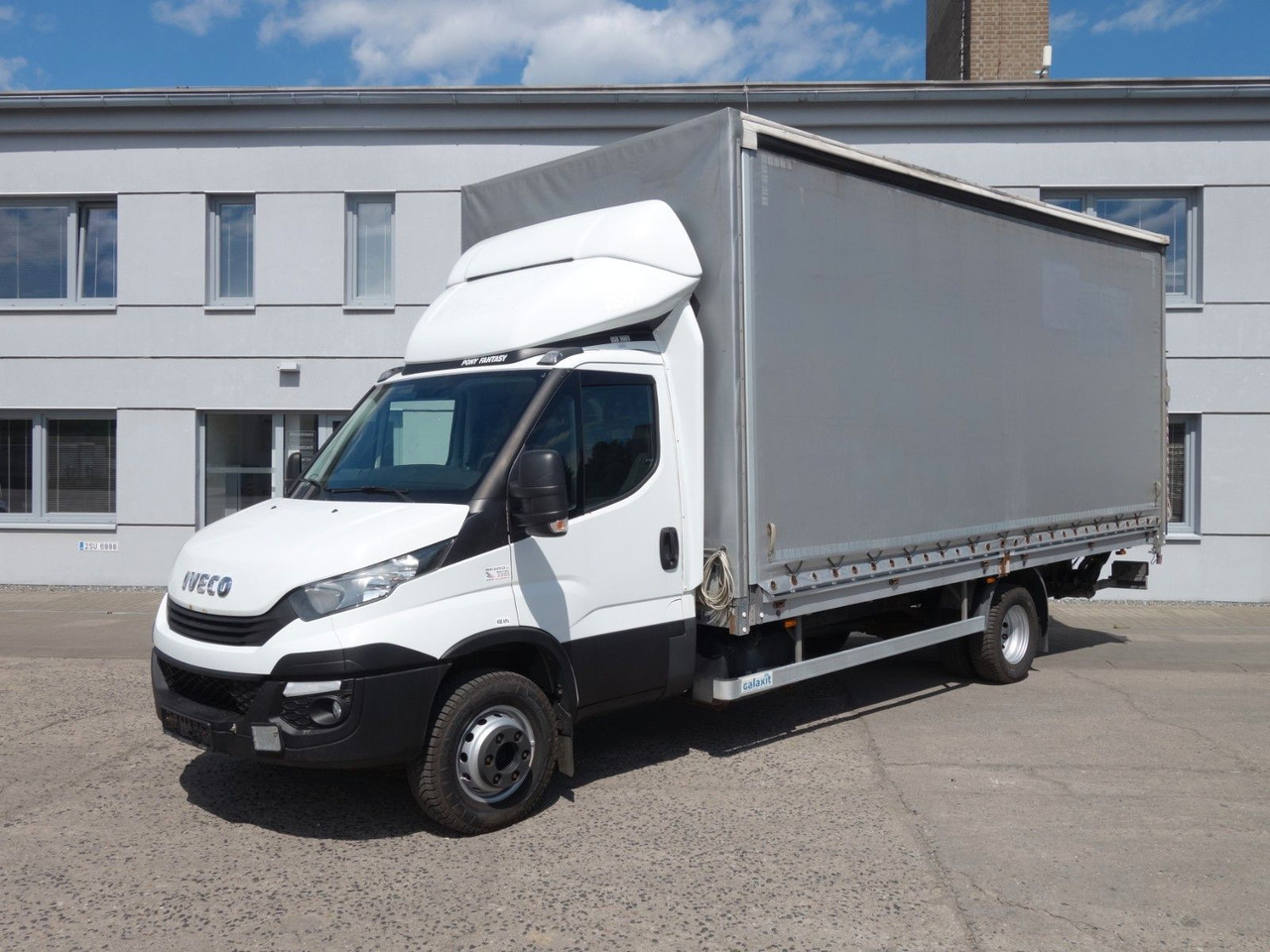 Iveco Daily 70C18 mit LBW - Plachtová dodávka: obrázek 1 Iveco Daily 70C18 mit LBW - Plachtová dodávka: obrázek 1