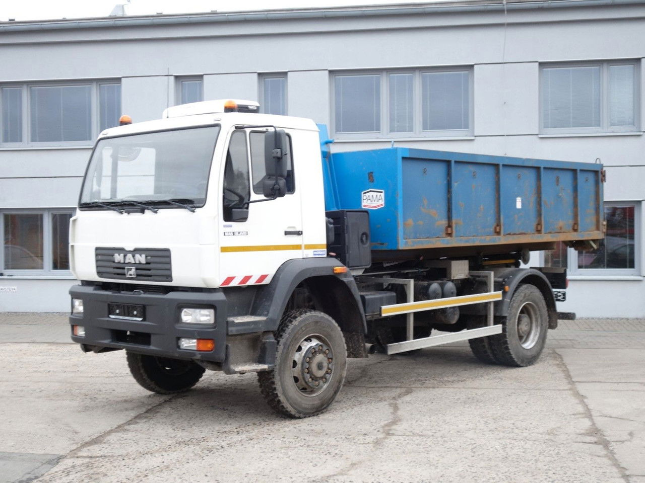 MAN 18.220 4x4 Neue Aufbau 2023 TOP 18.220 4x4 Neue Aufbau 2023 TOP - Kontejnérový podvozek/ Výměnná nástavba, Auto s hydraulickou rukou: obrázek 1 MAN 18.220 4x4 Neue Aufbau 2023 TOP 18.220 4x4 Neue Aufbau 2023 TOP - Kontejnérový podvozek/ Výměnná nástavba, Auto s hydraulickou rukou: obrázek 1