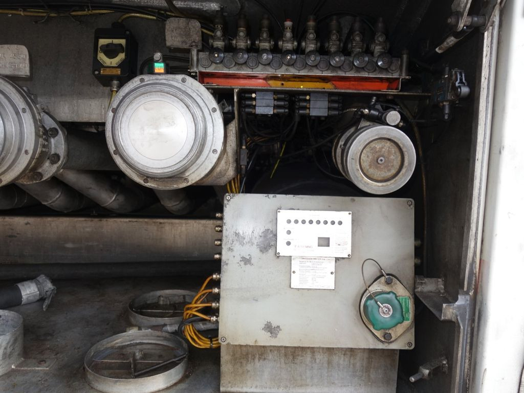 Schwarzmüller TSL 3/E  Diesel/Benzin  7 Kammern  leasing Schwarzmüller TSL 3/E  Diesel/Benzin  7 Kammern: obrázek 17