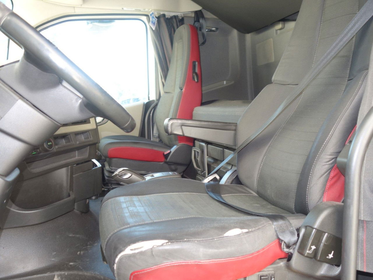 Volvo FH 13.460 Standard leasing Volvo FH 13.460 Standard: obrázek 15 Volvo FH 13.460 Standard leasing Volvo FH 13.460 Standard: obrázek 15