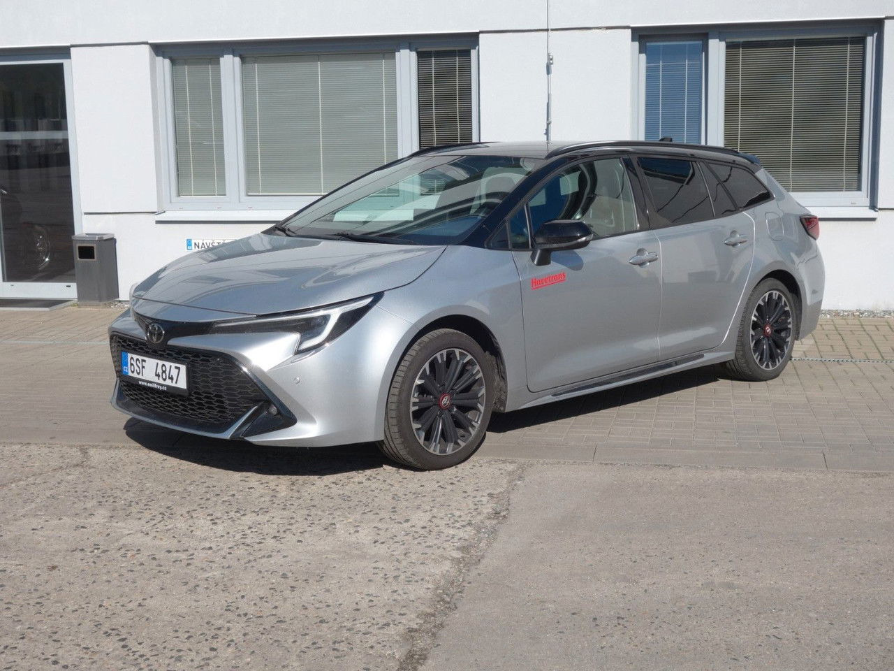 Toyota Corolla Touring 2,0 Hybrid GR Sport - Kombi: obrázek 1 Toyota Corolla Touring 2,0 Hybrid GR Sport - Kombi: obrázek 1