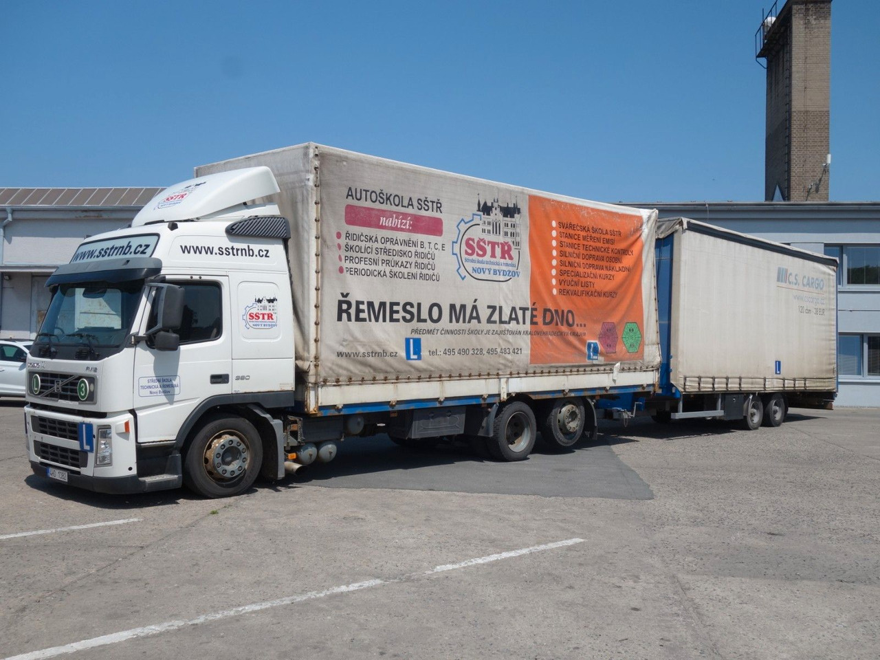 Volvo FM 380 6x2 + Panav Anhänger - Plachtový nákladní auto: obrázek 2 Volvo FM 380 6x2 + Panav Anhänger - Plachtový nákladní auto: obrázek 2