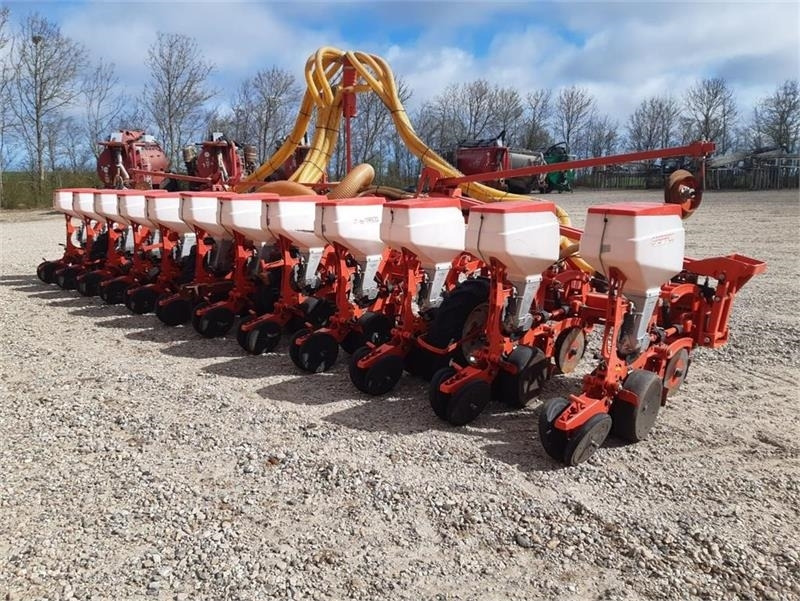 Maschio Gaspardo Manta XL 12 rk med PA1 fronttank - Secí stroj: obrázek 1 Maschio Gaspardo Manta XL 12 rk med PA1 fronttank - Secí stroj: obrázek 1