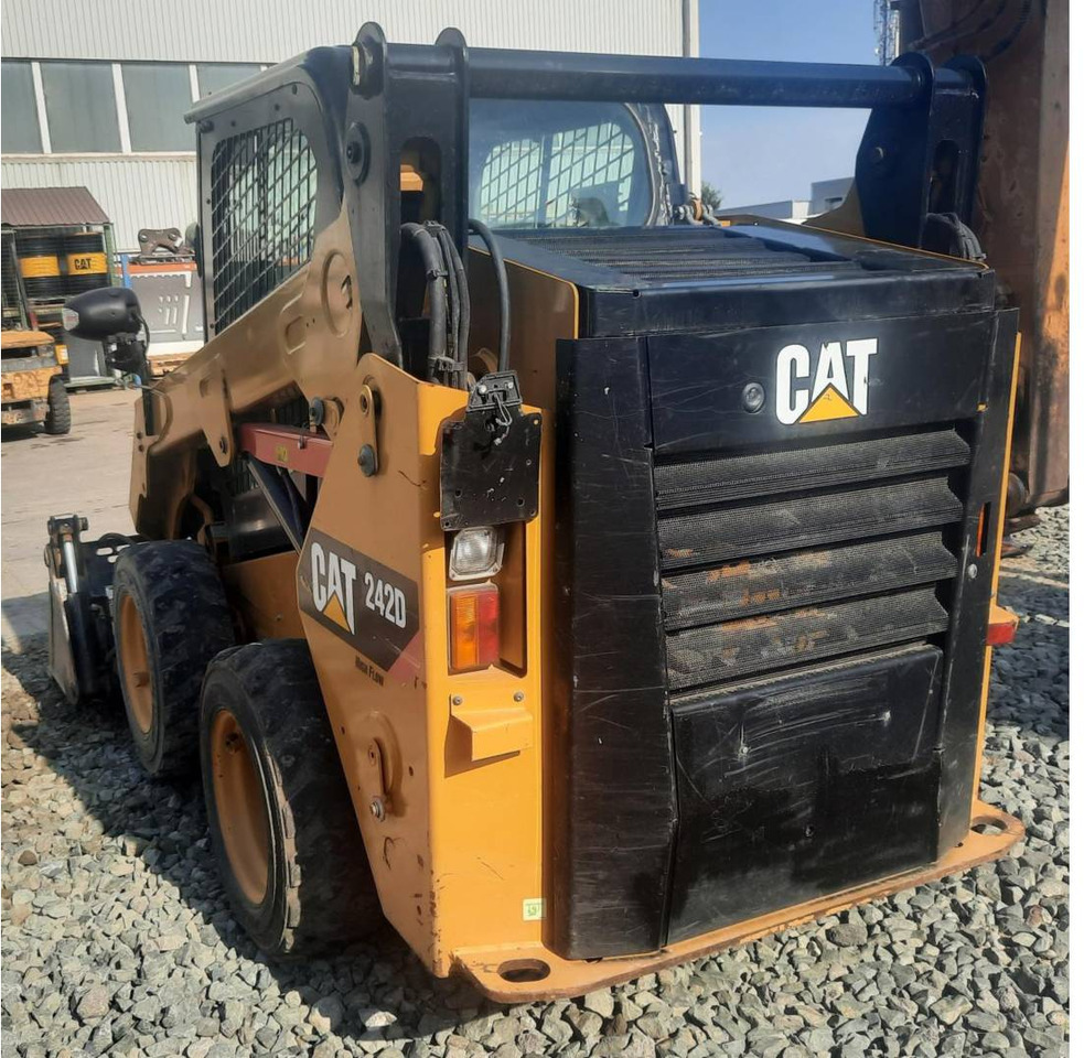 CAT 242D - Smykový nakladač: obrázek 4 CAT 242D - Smykový nakladač: obrázek 4