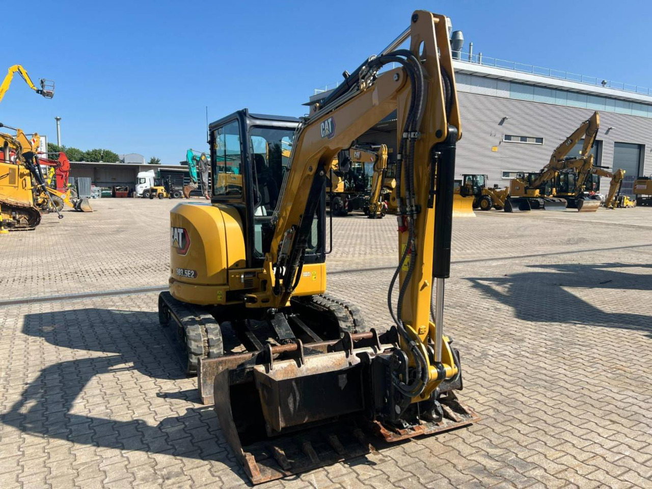 CAT 303.5E2CR - Pásové rýpadlo: obrázek 2 CAT 303.5E2CR - Pásové rýpadlo: obrázek 2