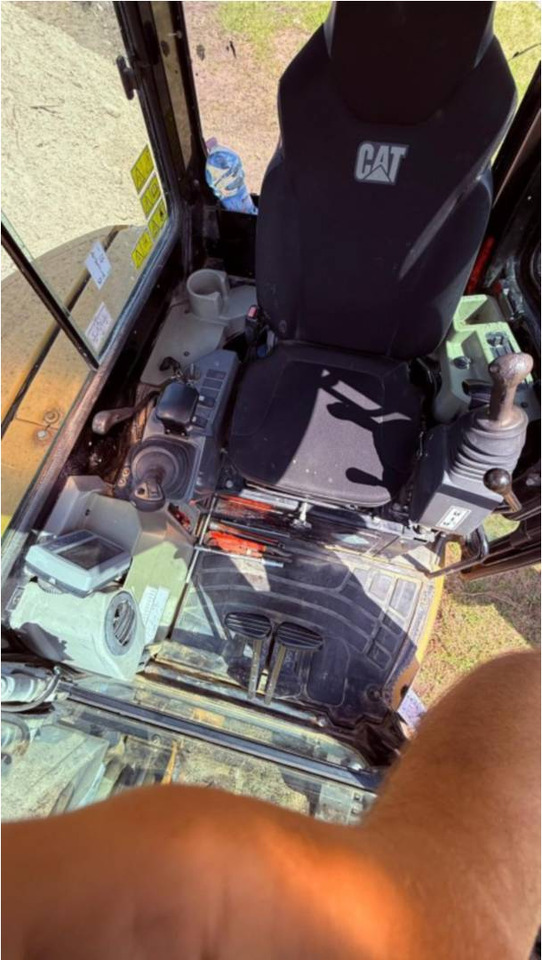 CAT 303.5ECR - Pásové rýpadlo: obrázek 4 CAT 303.5ECR - Pásové rýpadlo: obrázek 4