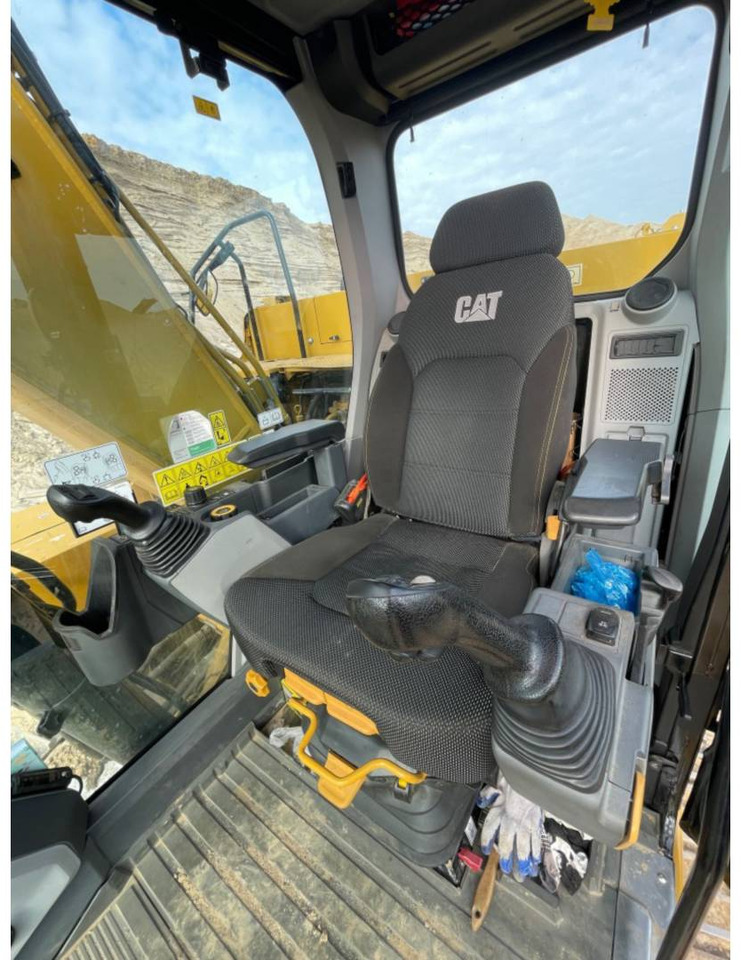 Pásové rýpadlo CAT 320: obrázek 11