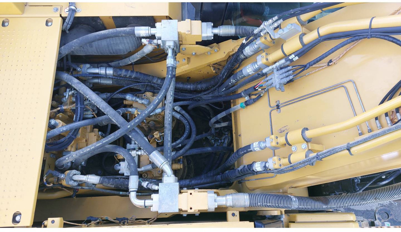 Pásové rýpadlo CAT 352: obrázek 10