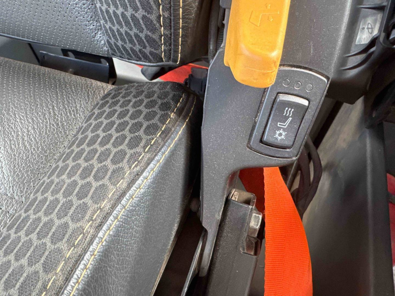 Kloubový sklápěč CAT 730: obrázek 11 Kloubový sklápěč CAT 730: obrázek 11