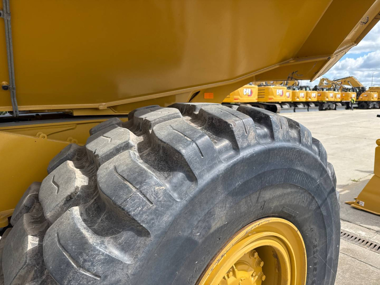 Kloubový sklápěč CAT 730: obrázek 19 Kloubový sklápěč CAT 730: obrázek 19