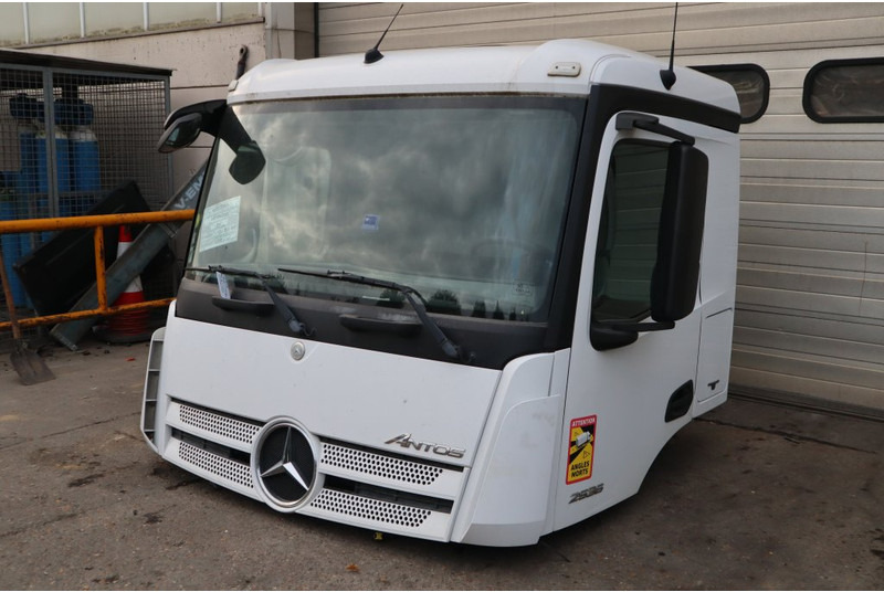 Mercedes-Benz M-CLASSIC 2.3 320MM - Kabina a interiér pro Nákladní auto: obrázek 2 Mercedes-Benz M-CLASSIC 2.3 320MM - Kabina a interiér pro Nákladní auto: obrázek 2