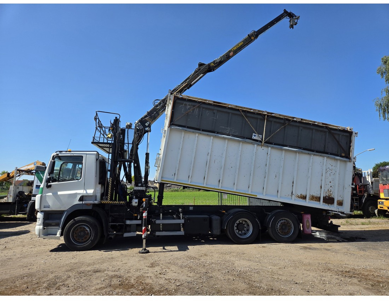 DAF CF85.410 6x2 steering axle lenk Tipper Crane HIAB J1320Z - Sklápěč, Auto s hydraulickou rukou: obrázek 2 DAF CF85.410 6x2 steering axle lenk Tipper Crane HIAB J1320Z - Sklápěč, Auto s hydraulickou rukou: obrázek 2