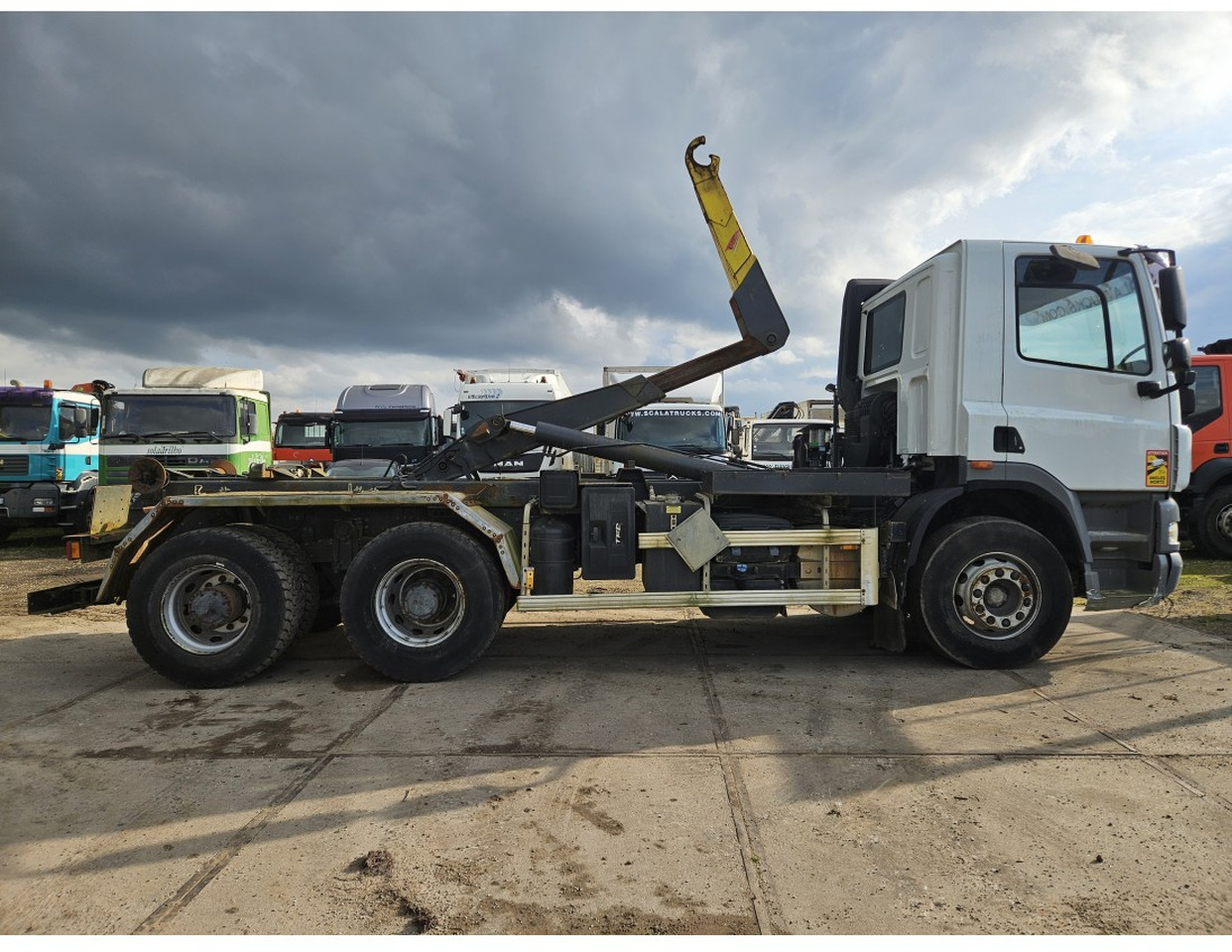 DAF CF85.460 6x4 hooklift full sping suspension Automatic gearbox 2011 - Hákový nosič kontejnerů: obrázek 3 DAF CF85.460 6x4 hooklift full sping suspension Automatic gearbox 2011 - Hákový nosič kontejnerů: obrázek 3