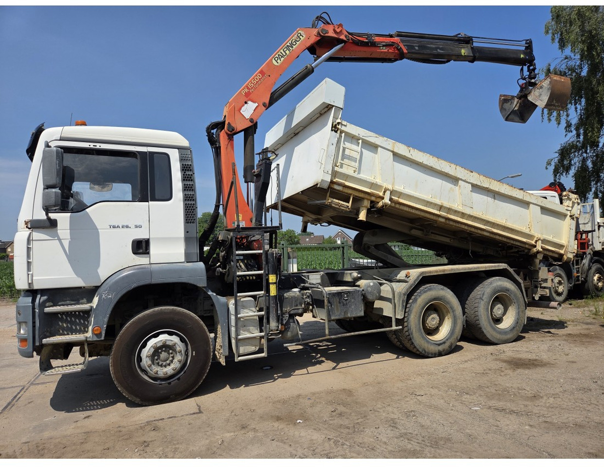 MAN TGA 26.350 6X4 BORDMATIC TIPPER CRANE PALFINGER PK15500 - Sklápěč, Auto s hydraulickou rukou: obrázek 3 MAN TGA 26.350 6X4 BORDMATIC TIPPER CRANE PALFINGER PK15500 - Sklápěč, Auto s hydraulickou rukou: obrázek 3