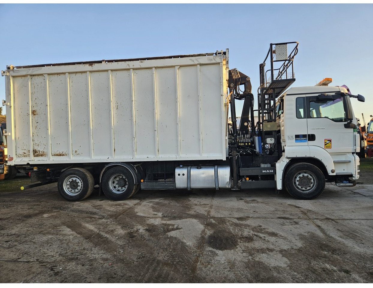 MAN TGS 26.400 6x2 steering axle lenk Tipper Crane Jonsered 1320 Z - Sklápěč, Auto s hydraulickou rukou: obrázek 4 MAN TGS 26.400 6x2 steering axle lenk Tipper Crane Jonsered 1320 Z - Sklápěč, Auto s hydraulickou rukou: obrázek 4