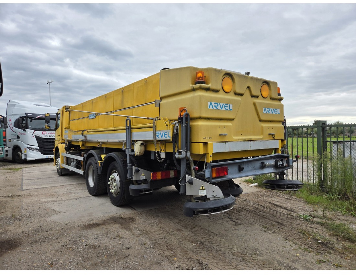 MERCEDES AXOR 2533 6X2 CHASSIS LOW MILEAGE - Podvozek s kabinou, Vozidlo pro zimní údržbu: obrázek 2 MERCEDES AXOR 2533 6X2 CHASSIS LOW MILEAGE - Podvozek s kabinou, Vozidlo pro zimní údržbu: obrázek 2