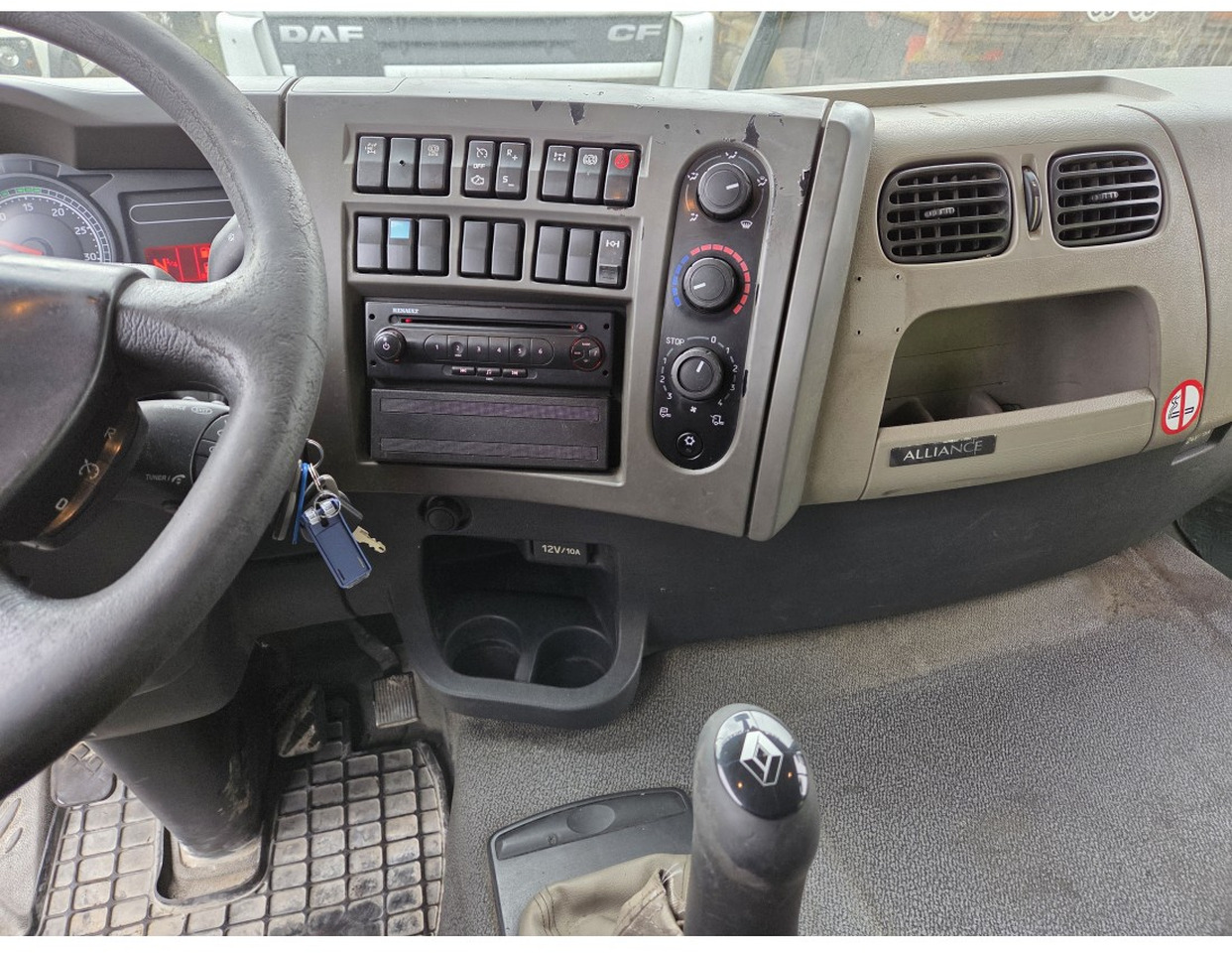 Cisternové vozidlo Renault Premium 340 6x2 Fuel Tank 18.540 L 3 compart Steering Axle Retarder Manual gearbox: obrázek 12