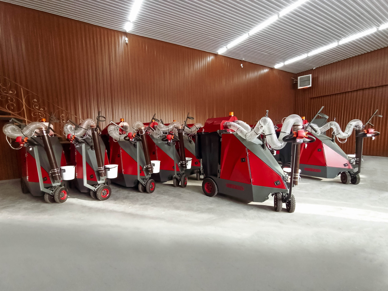 ТІСАВ Street Vacuum Cleaner, Outdoor Vacuum Sweeper, Manufacturer, City Ant - Průmyslový vysavač: obrázek 3 ТІСАВ Street Vacuum Cleaner, Outdoor Vacuum Sweeper, Manufacturer, City Ant - Průmyslový vysavač: obrázek 3