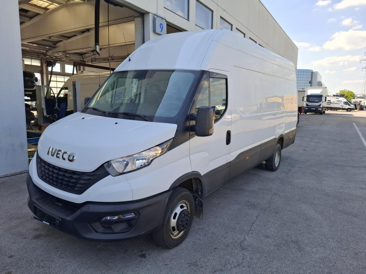 IVECO Daily 35C16V - Mikrobus: obrázek 1 IVECO Daily 35C16V - Mikrobus: obrázek 1