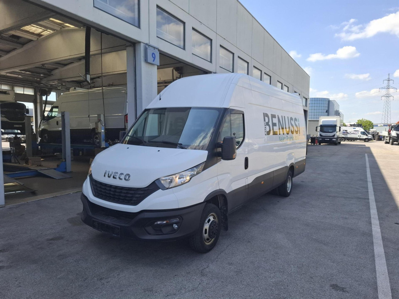 IVECO Daily 35C18H V - Mikrobus: obrázek 1 IVECO Daily 35C18H V - Mikrobus: obrázek 1