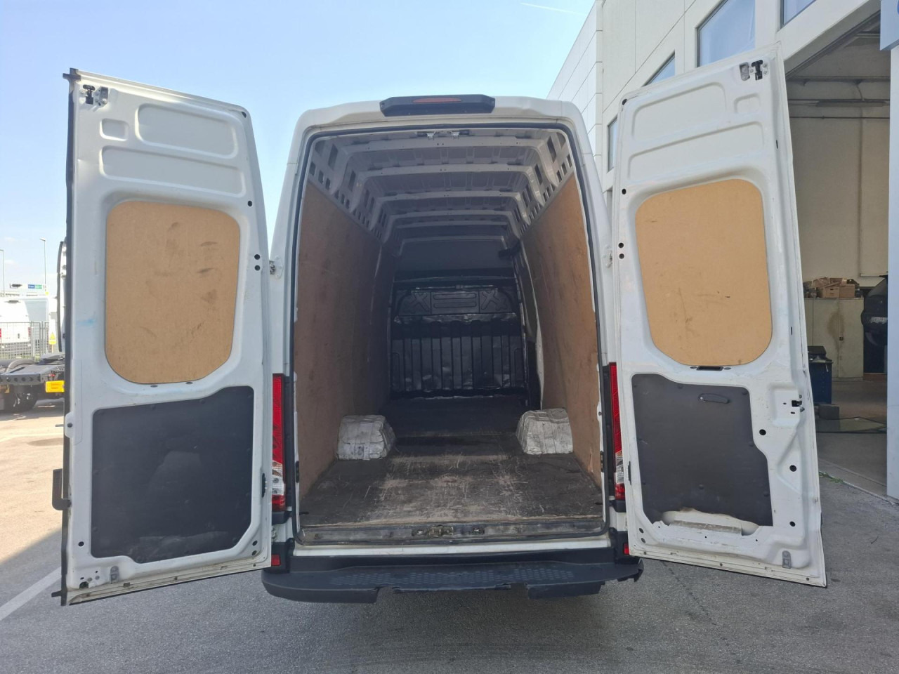 IVECO Daily 35C18H V - Mikrobus: obrázek 5 IVECO Daily 35C18H V - Mikrobus: obrázek 5