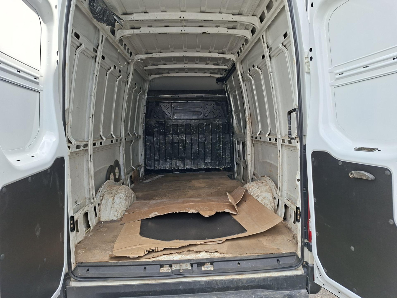 IVECO Daily 35S13V - Mikrobus: obrázek 5 IVECO Daily 35S13V - Mikrobus: obrázek 5