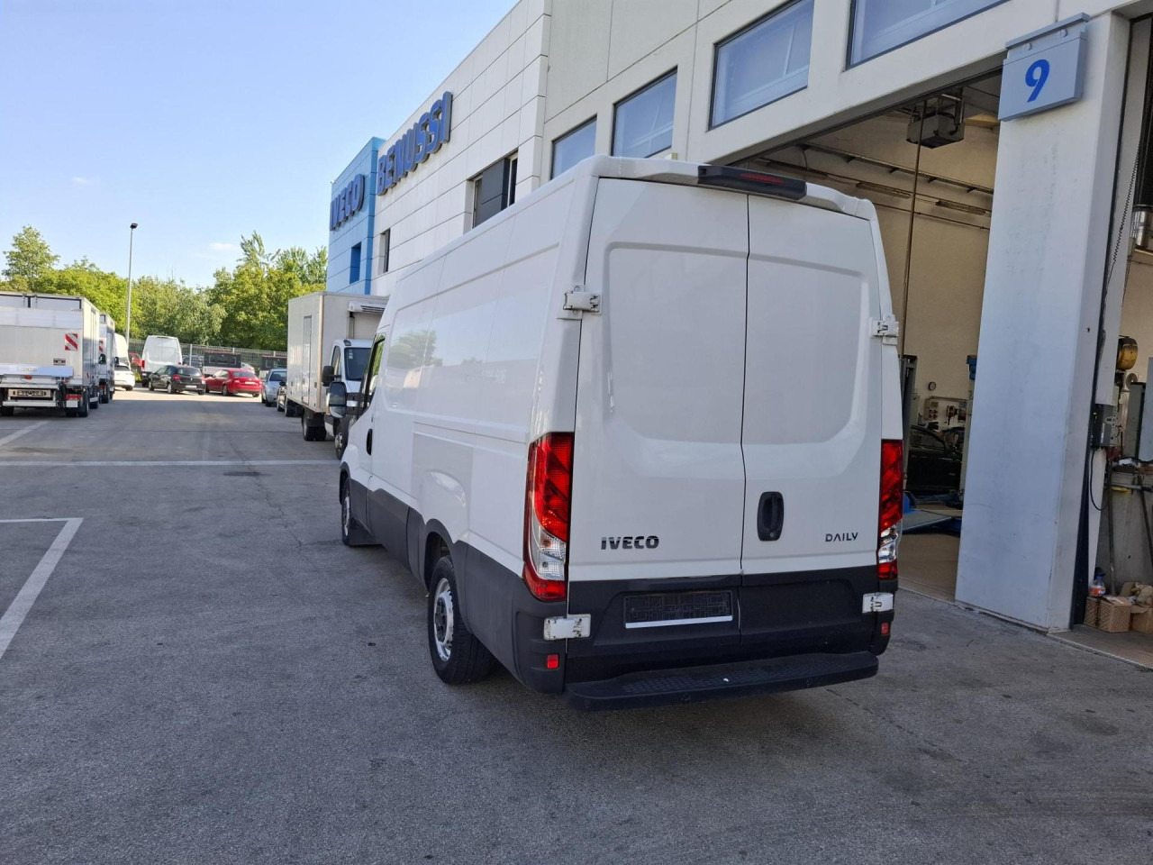 IVECO Daily 35S14V - Mikrobus: obrázek 3 IVECO Daily 35S14V - Mikrobus: obrázek 3