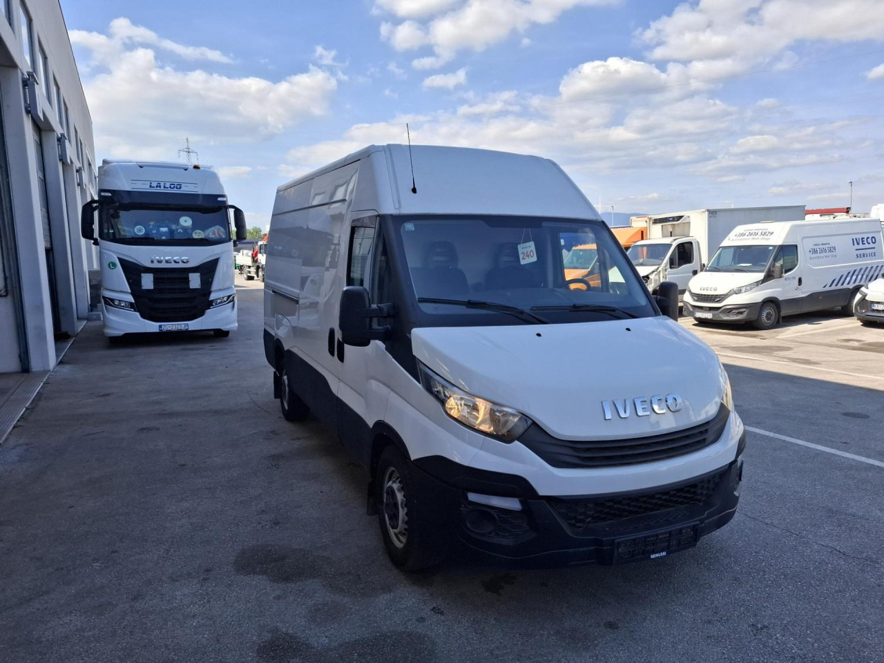 IVECO Daily 35S14V - Mikrobus: obrázek 2 IVECO Daily 35S14V - Mikrobus: obrázek 2