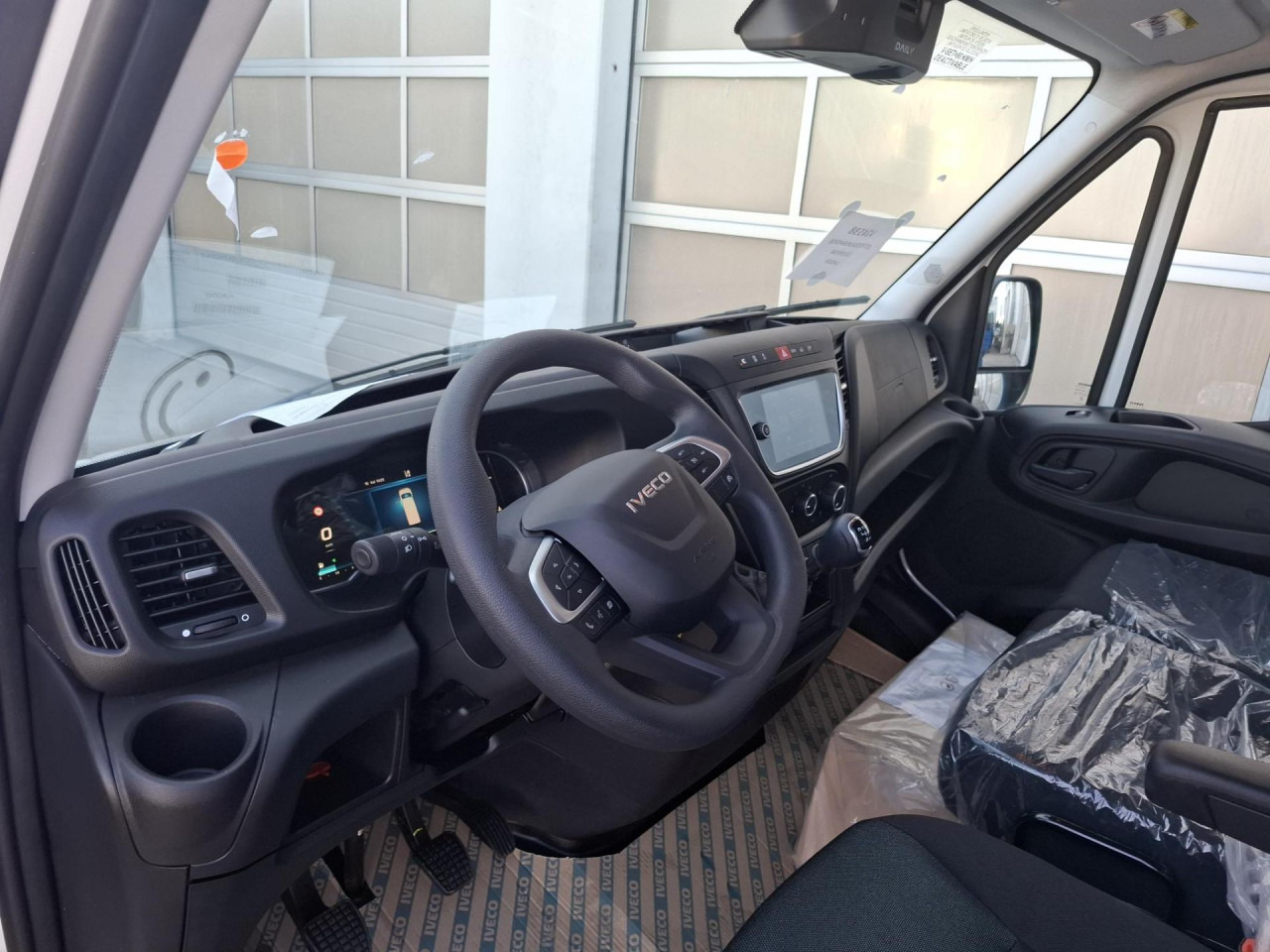 Mikrobus IVECO Daily 35S14V: obrázek 7 Mikrobus IVECO Daily 35S14V: obrázek 7