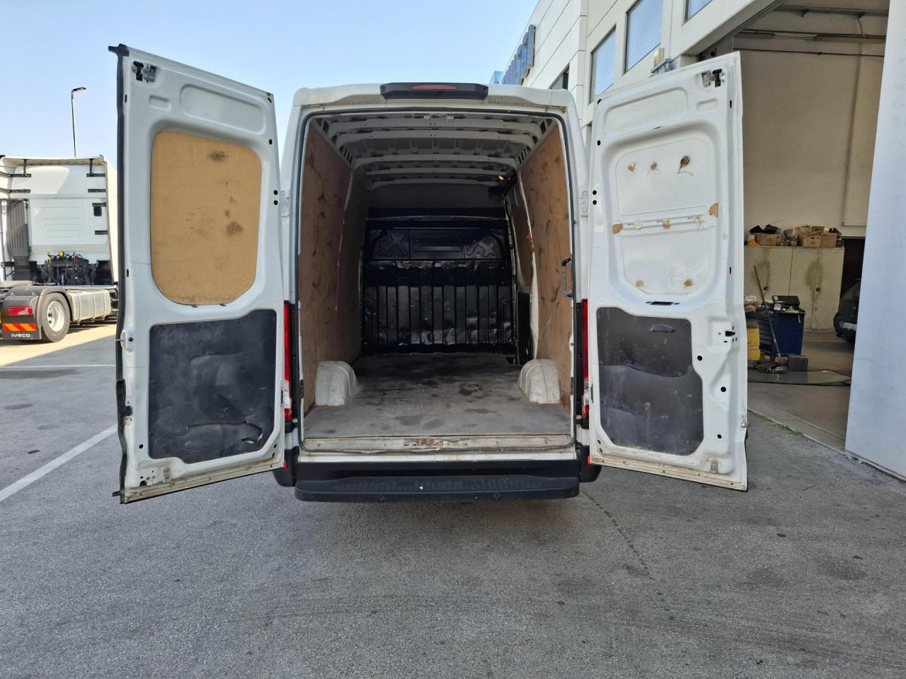 IVECO Daily 35S14V - Mikrobus: obrázek 5 IVECO Daily 35S14V - Mikrobus: obrázek 5