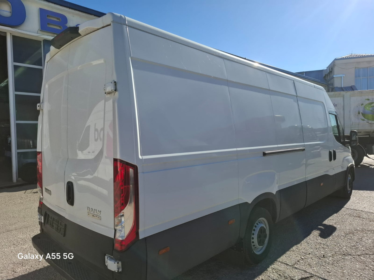 IVECO Daily 35S16V A8 - Mikrobus: obrázek 4 IVECO Daily 35S16V A8 - Mikrobus: obrázek 4