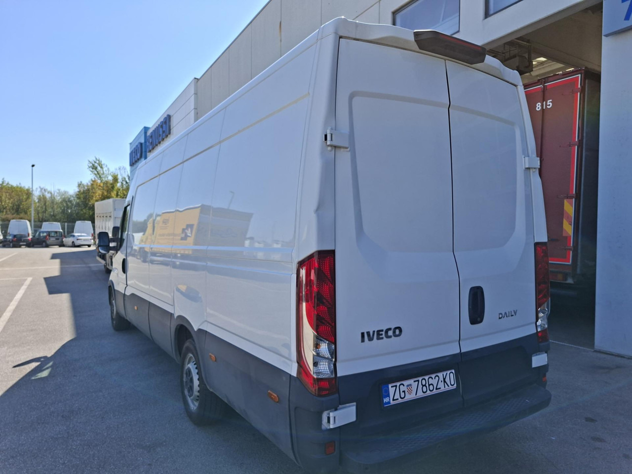 IVECO Daily 35S16V - Mikrobus: obrázek 3 IVECO Daily 35S16V - Mikrobus: obrázek 3