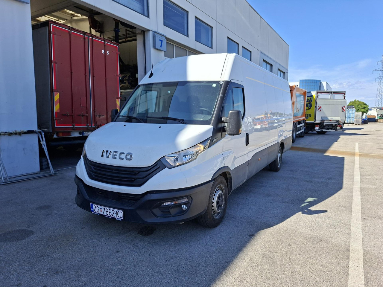 IVECO Daily 35S16V - Mikrobus: obrázek 2 IVECO Daily 35S16V - Mikrobus: obrázek 2