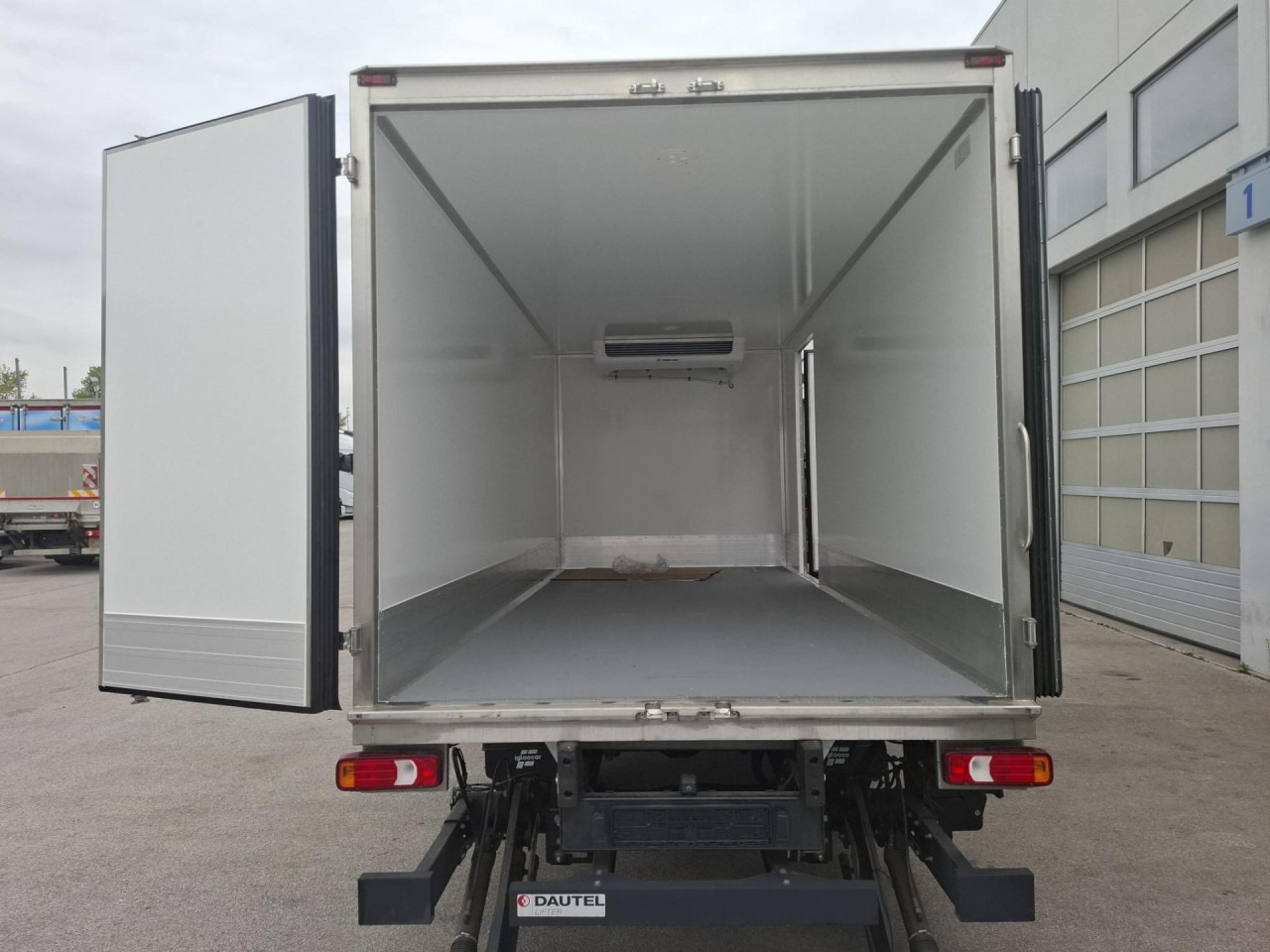 IVECO Daily 70C18H - Chladící dodávka: obrázek 5 IVECO Daily 70C18H - Chladící dodávka: obrázek 5